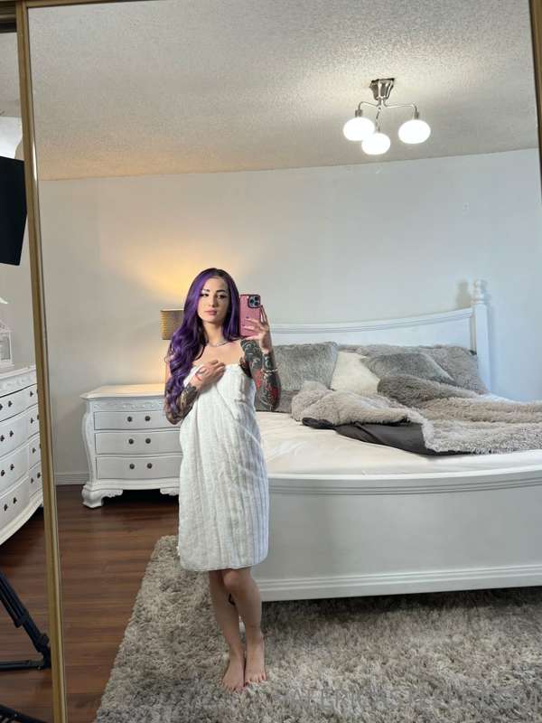 the only pics i had time to take on set today
for she will c.. 1