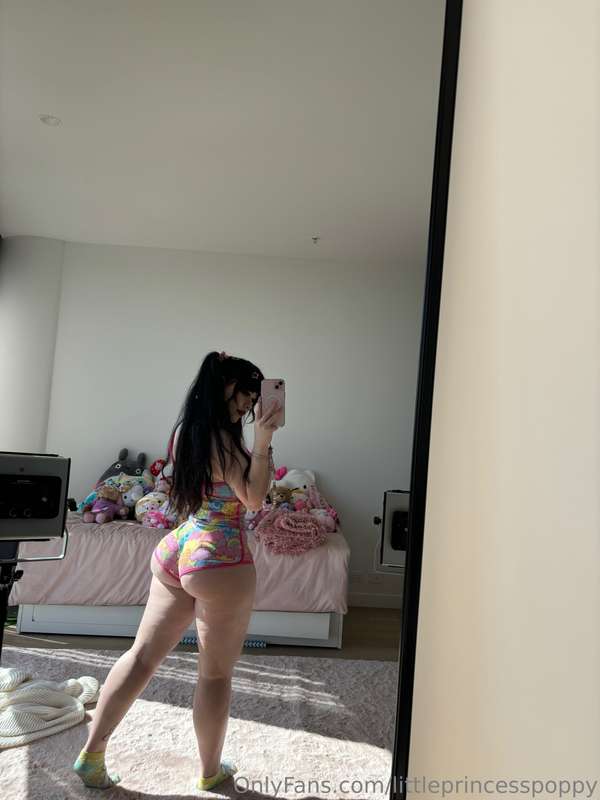 I got a new onesie today! What do you think? 😇🖤 1