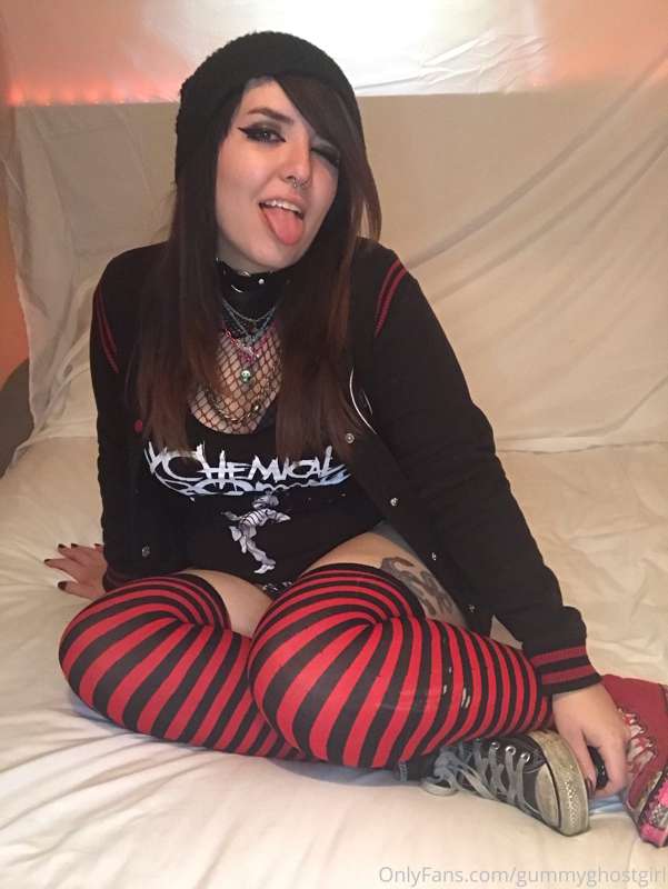 Can I be your emo girl? 🖤 25