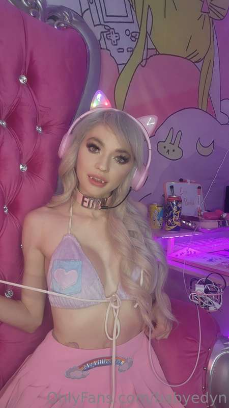 Can I take a bite of your cock? 🤤