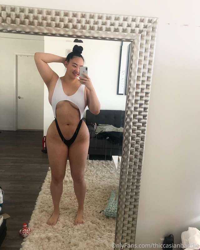 How am I lookin? 😍 I need to get away to a tropical island 😩 1