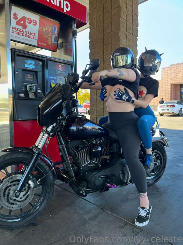 Introducing my Big Titty Biker Girlfriend!!
@dyna_hoe