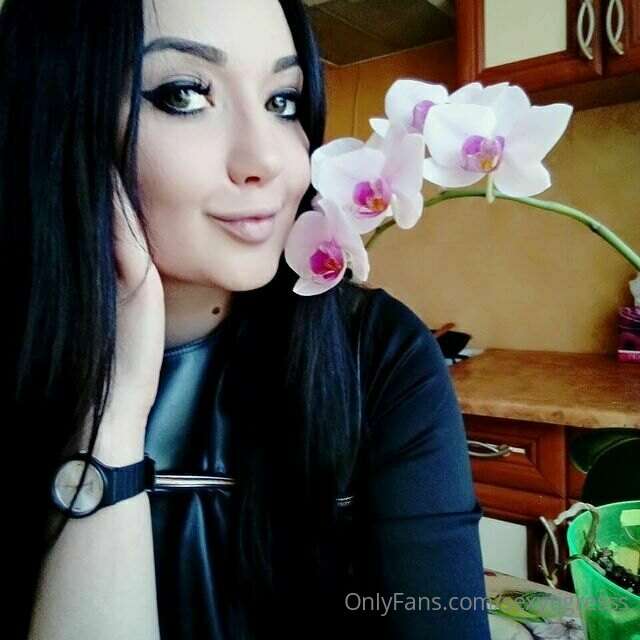 How boring and lonely it is sometimes when no one is around,..