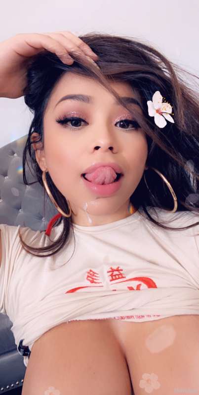 Nut on my lips and let it drip a little before i swallow ❤️ 1