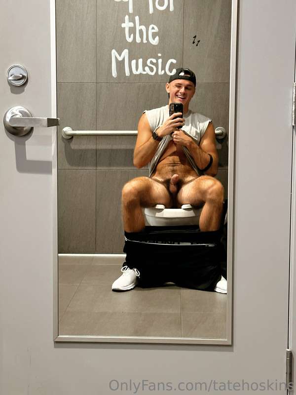 Day 2 in LA
The bathroom in this gym was… questionable… no c..