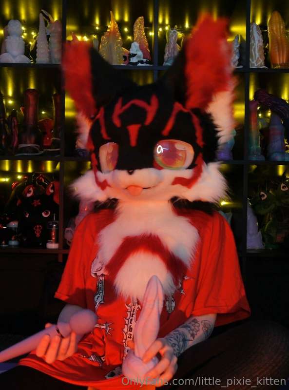 Got 2 new videos to upload in my fursuit Koji! 2