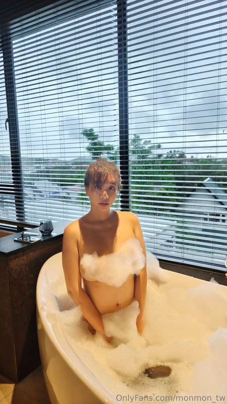 do you like bath time? 😋because i saved the warmest spot jus.. 4