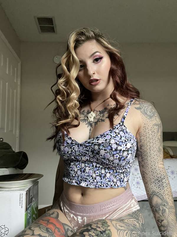 Fun photo set I took yesterday! Curls are so much fun!! @chr.. 15