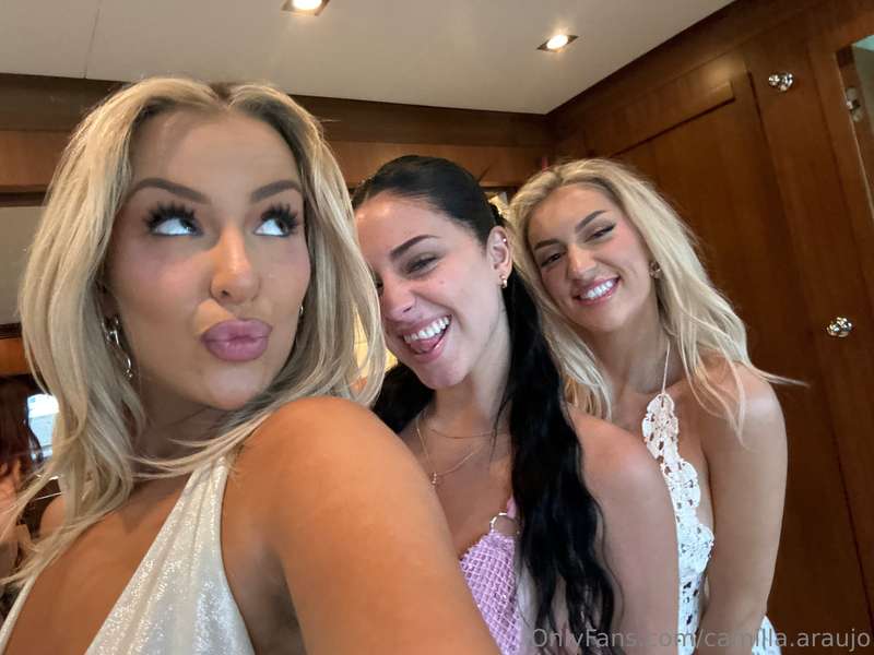 Just 60 more minutes!! @knockers @tanamongeau 