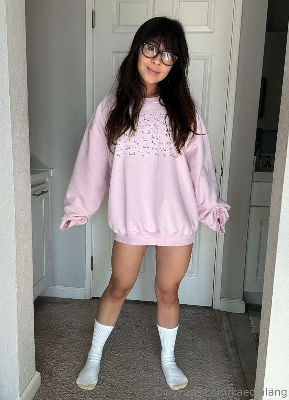 i put on glasses and suddenly you’re jerking off to a differ..
