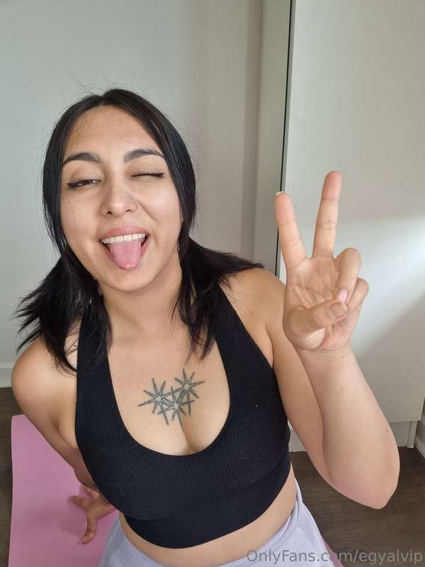 Feet and my asshole in the final pictures♡ 4