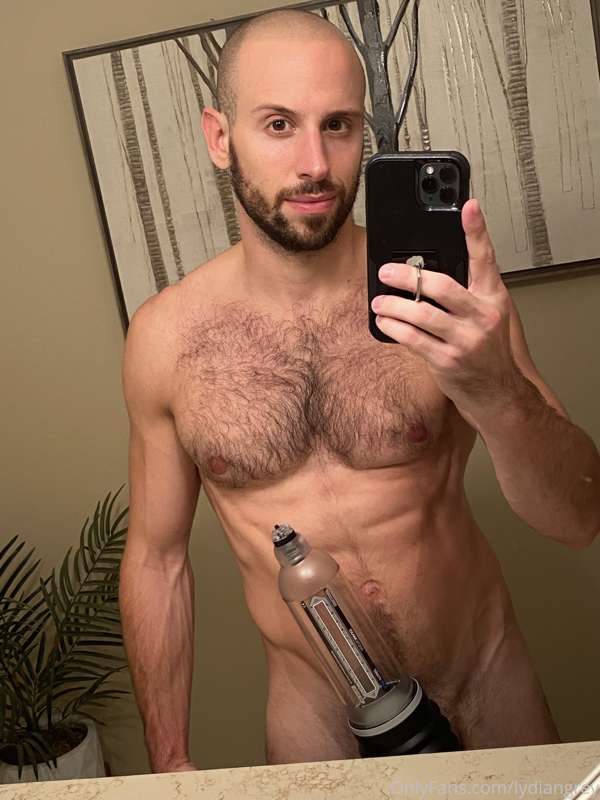Who wants to see me hydro pump my fat dick swollen? 1