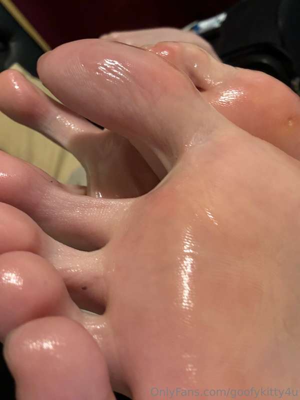 Oiled feet closeup pics 2