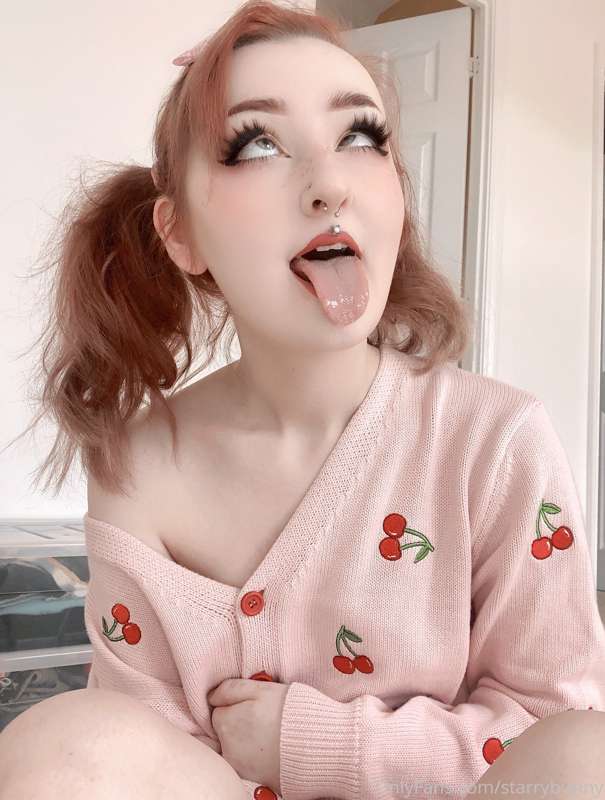 Ahegao vids and pics!! 1