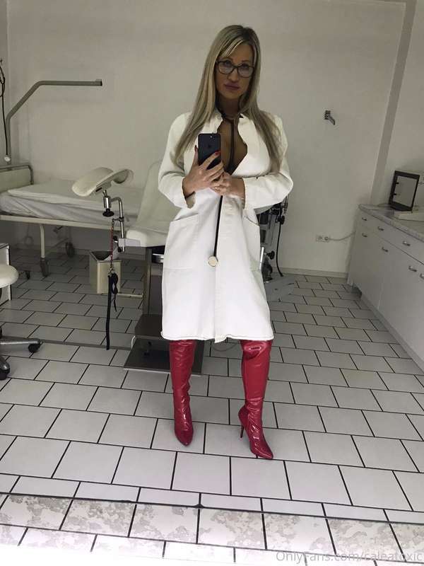 Today Doctor Toxic has some examinations! Time for the docto..