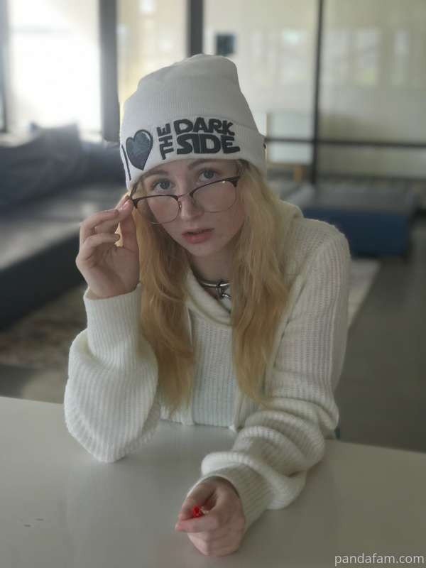 [January 8, 2020] A couple random pics of my senior submissi.. 16