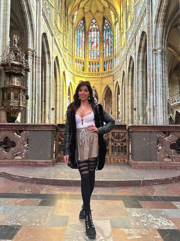 Habibi come to Prague 🇨🇿🇵🇰 Keep swiping to see my tiddies 🙈 .. 7