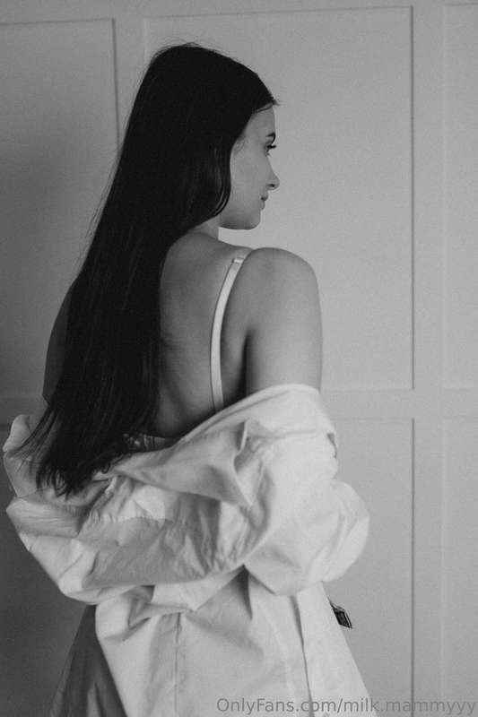black and white photos have a special charm 😻 I like such ph..