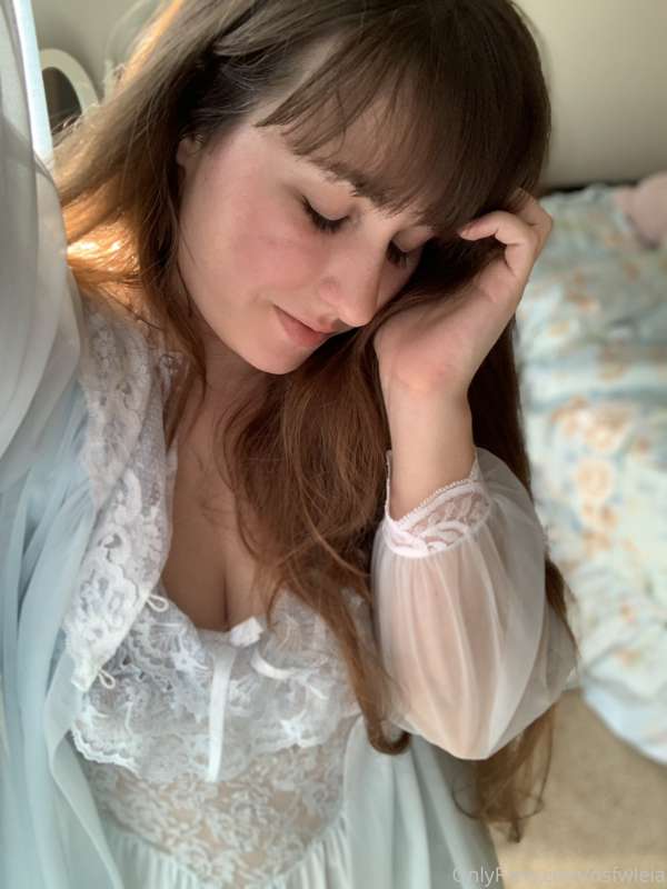 Who wants to help put me to bed? 4