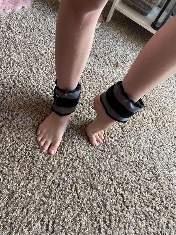 Feet pics in my ankle weights🥰 I thought the weights made me.. 2