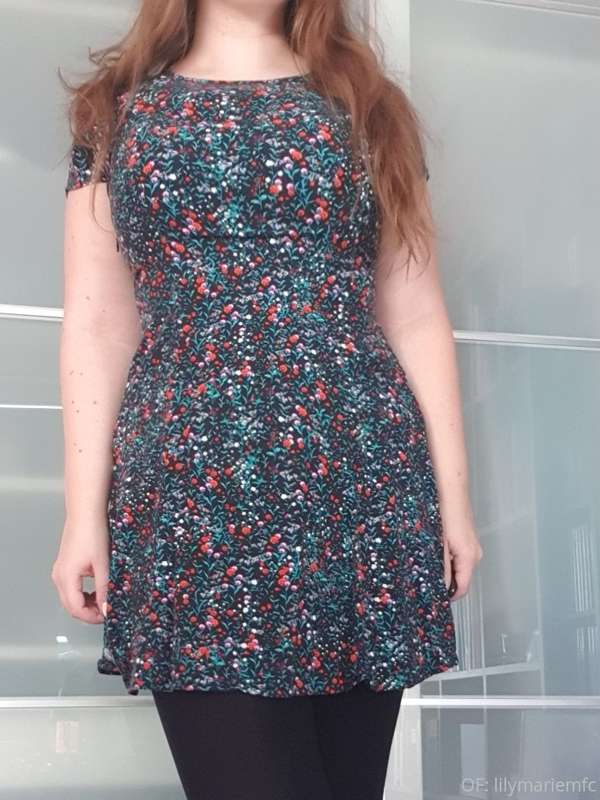 Goodbye pictures for this cute dress I have to sell because .. 2