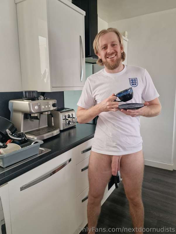 It's a bottomless kinda day today.. 🤪 On our upper half we a.. 7