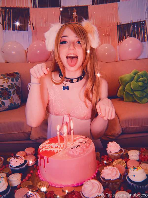 Hi I’m 25 today! 💕