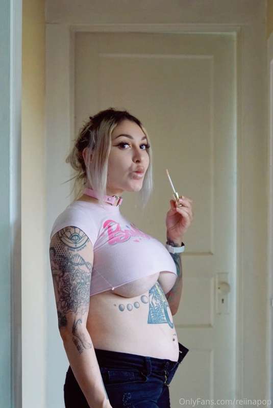 we love a chubby bimbo right? ♥️ 3