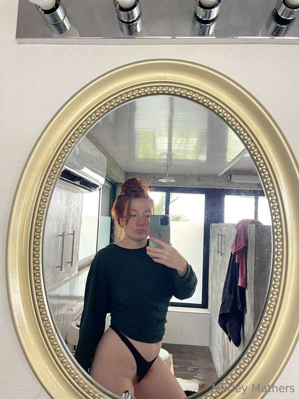 Mirror selfies just hit different 1