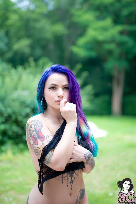 Shine bright with @w33dhead  in her set of the day, Lumineux.. 23