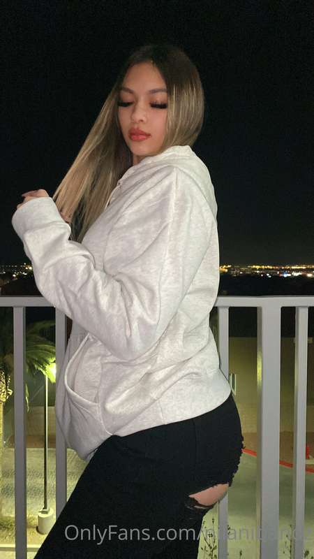 let me know what you want to see more of 🤪💙 8