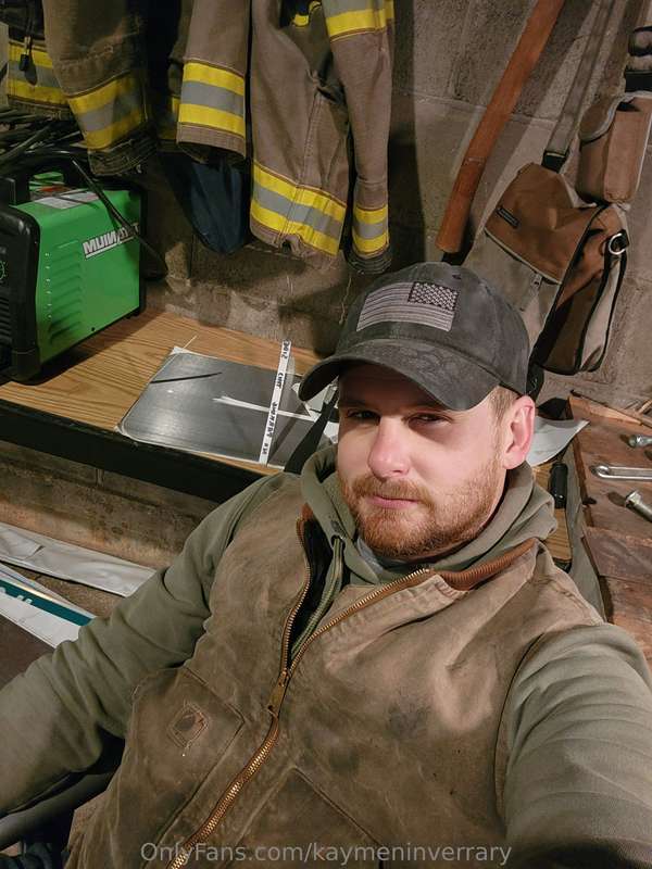 I just took some epic work bathroom pics. Tip this post to g..