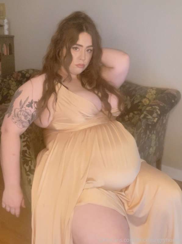 I felt SO hot and *H U G E* in this dress!!!!! I took so man.. 9