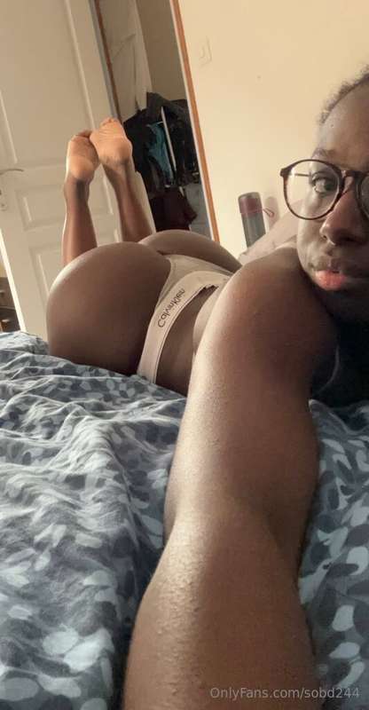 Likes = tu aimes mon string et mes 🦶🤭