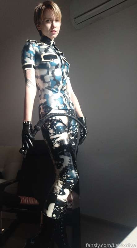 Latexdiva - Fansly - 22 Aug, 2022 3