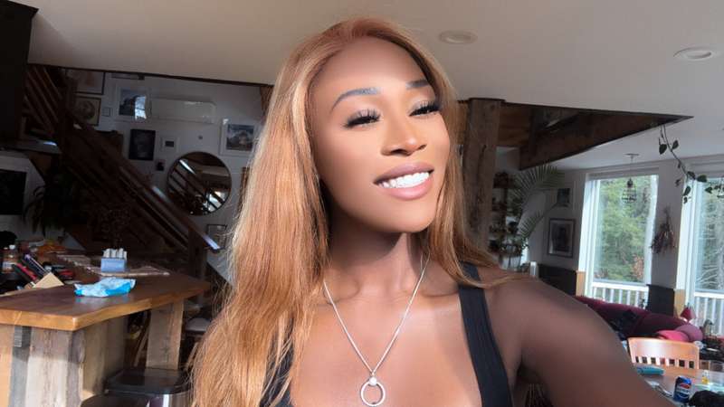 bright mornings, cute smile—wanna start your day with me? dm..
