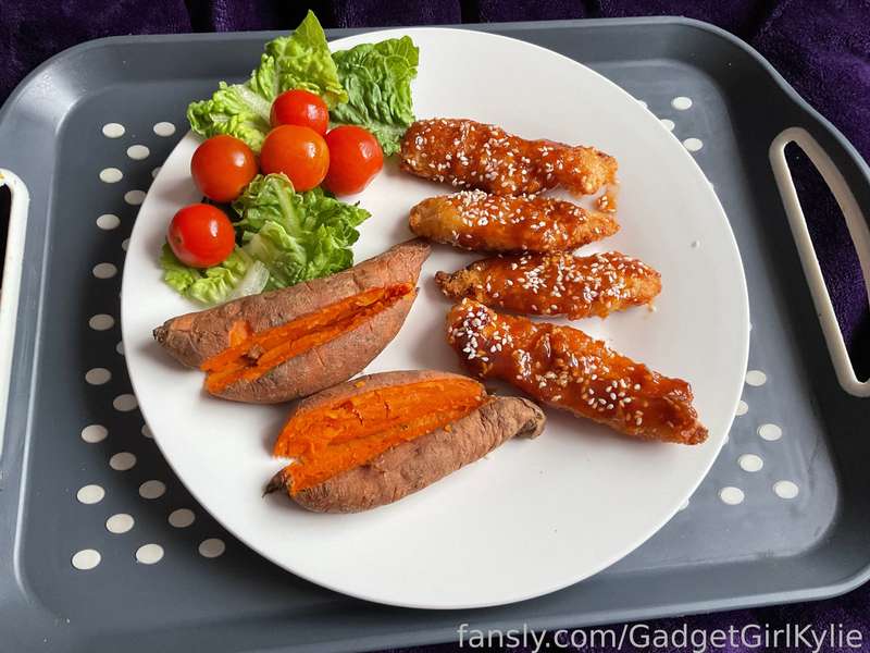 Gadgetgirlkylie - Fansly - 03 May, 2024 1