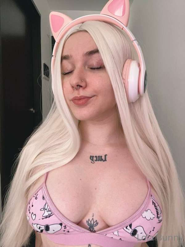 DO YOU WANT ME AS YOUR KAWAII GAMER GIRLFRIEND?😍 I HAVE THIS..