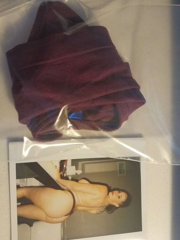 Email me @ Gianna@giannaxxx.com.
Items will be sold to the h..