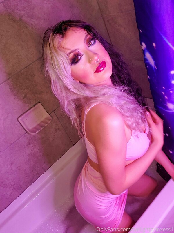 Rest of the set on my vip page? 2