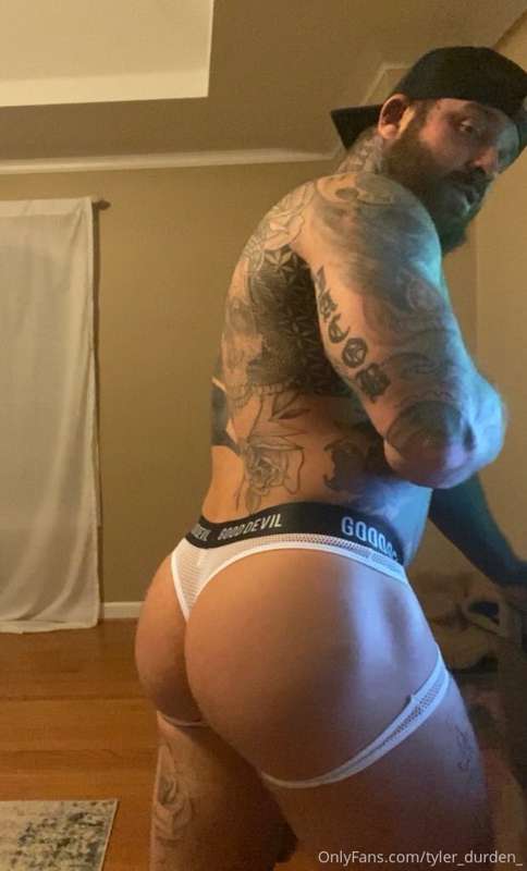 Fuk I’m horny af and it’s only 7:50 am 😂