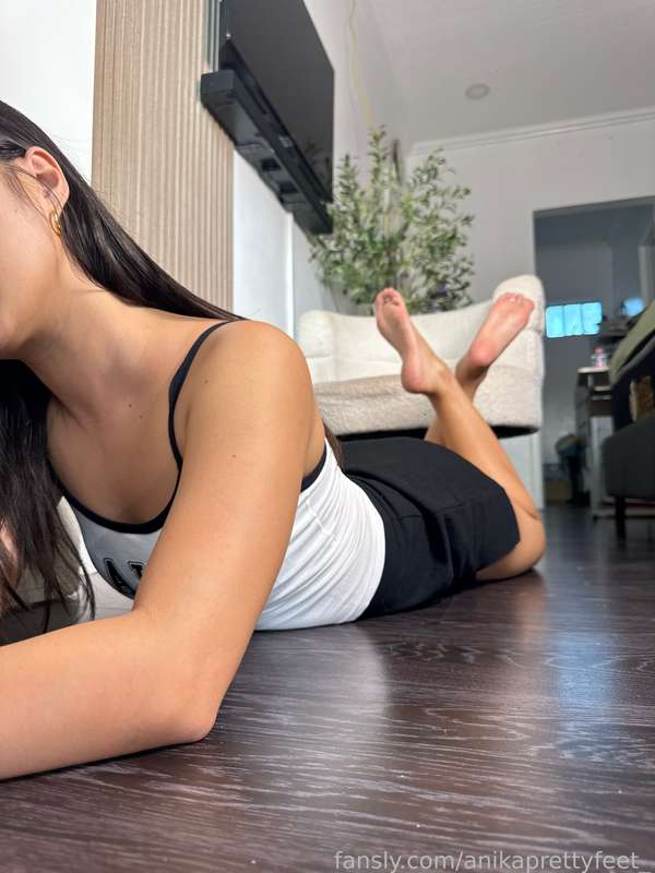 Anikaprettyfeet_ - Fansly - 2025-05-23T13:43:12