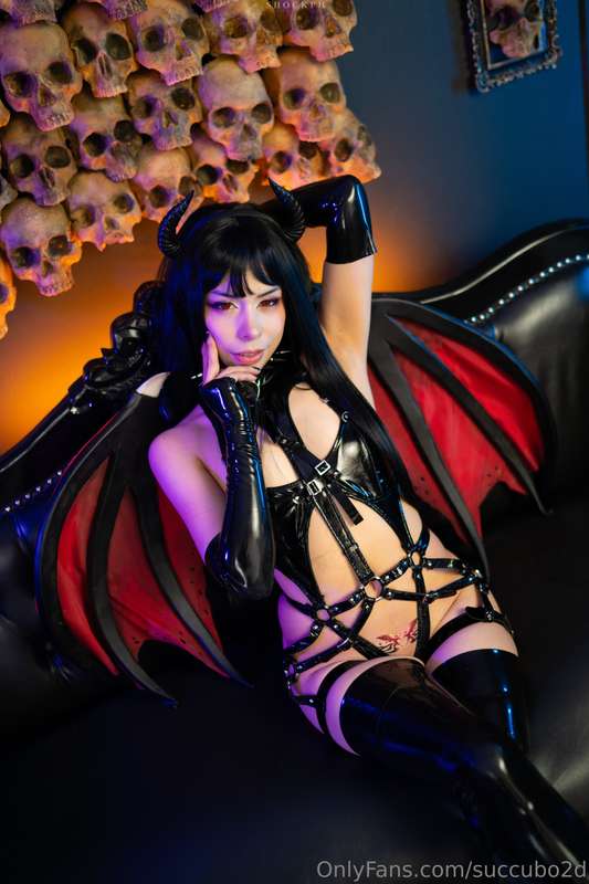 me encantan las chicas Succubo <3 es mi tematica favorita pa.. 5