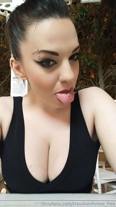 Linguaccia e piercing. Immaginate che combino 😏 Scoprimi su ..