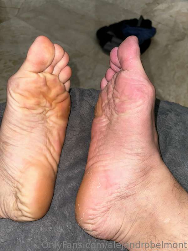 Feet, ass and balls 😈 1