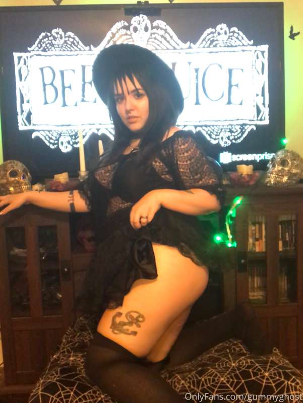 Lydia Deetz cosplay! Will you show me what’s under your shee.. 35