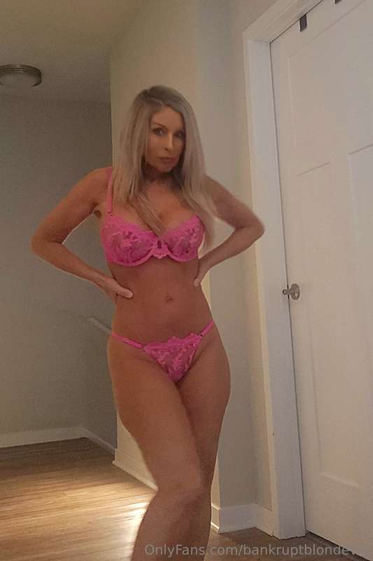 Hottttt pink humpday 😘😘😊 2
