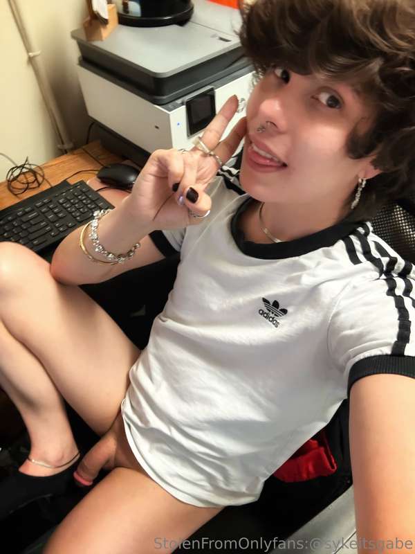 Work office is a mess but so am I tbh lol 🤷‍♂️ ~ just a lil .. 17