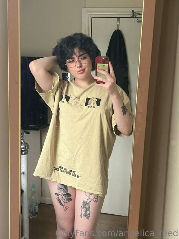 pulling up my shirt 4 you 😋 5