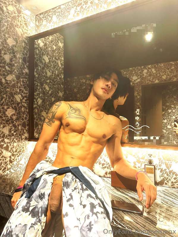 Come relax and suck my dick at the onsen.👅💦💦 4